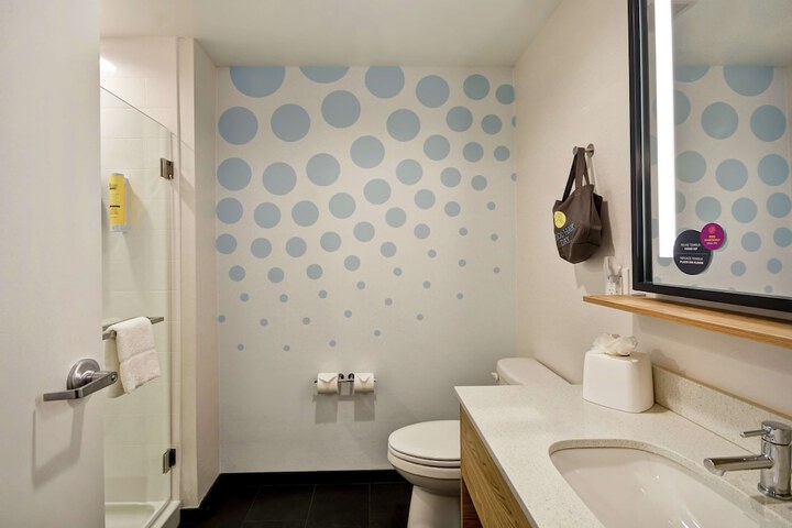 Room 16 of 34