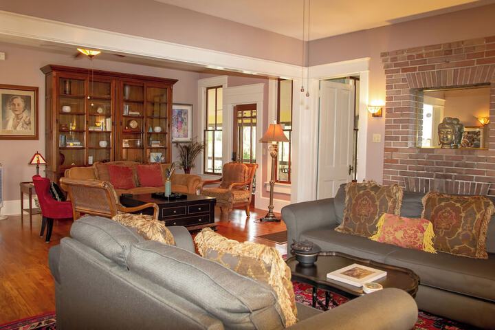 Oakland Manor House