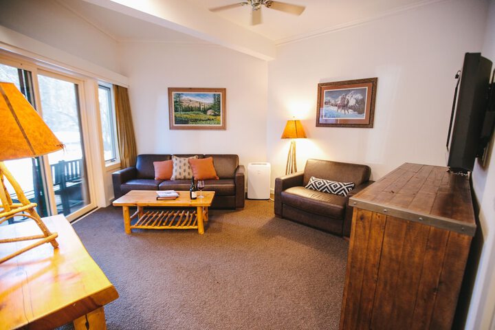 Sunnyside Restaurant & Lodge