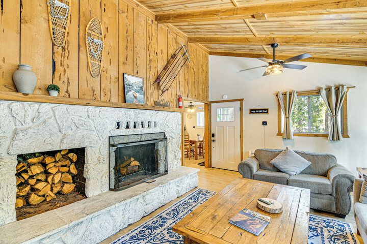 Graeagle Vacation Rental Cabin w / Game Room!