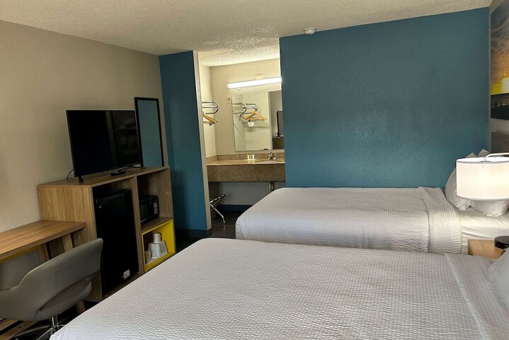 Room 10 of 25