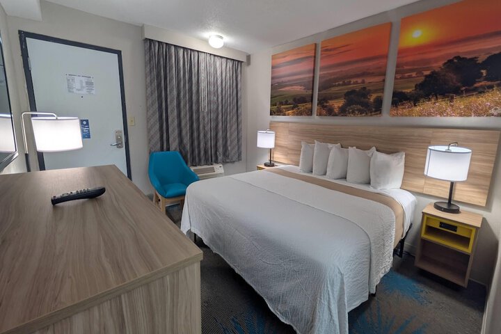 Days Inn by Wyndham Champaign / Urbana