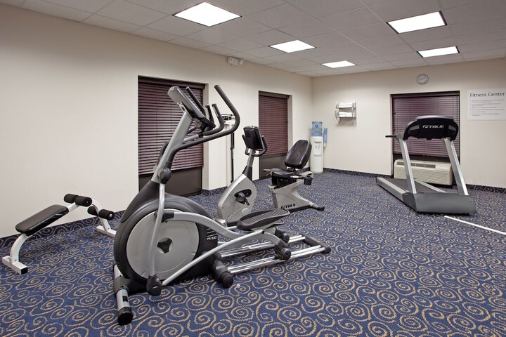 Holiday Inn Express & Suites Hope Mills-Fayetteville Arpt by IHG