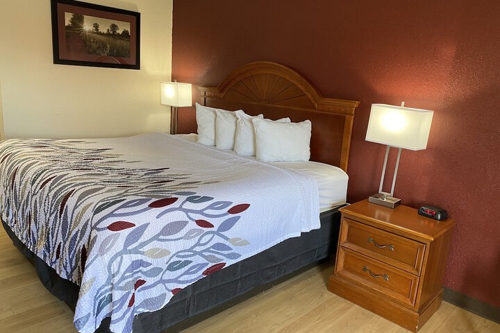 Room 9 of 16