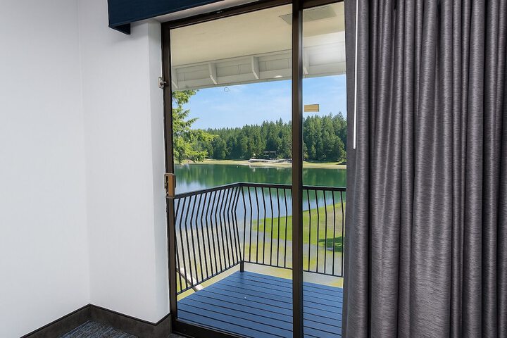 Oyster Bay Inn & Suites