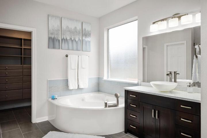 Upscale 4BR Cypress Home w Pool Hot Tub, Theater, Sleeps 20