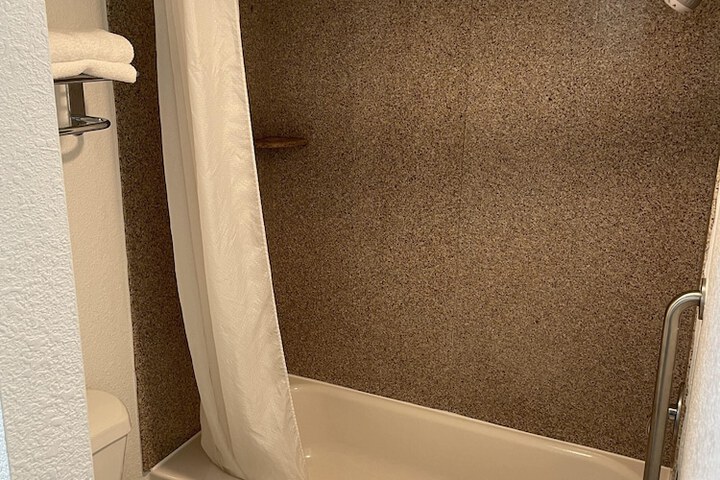 Room 18 of 29