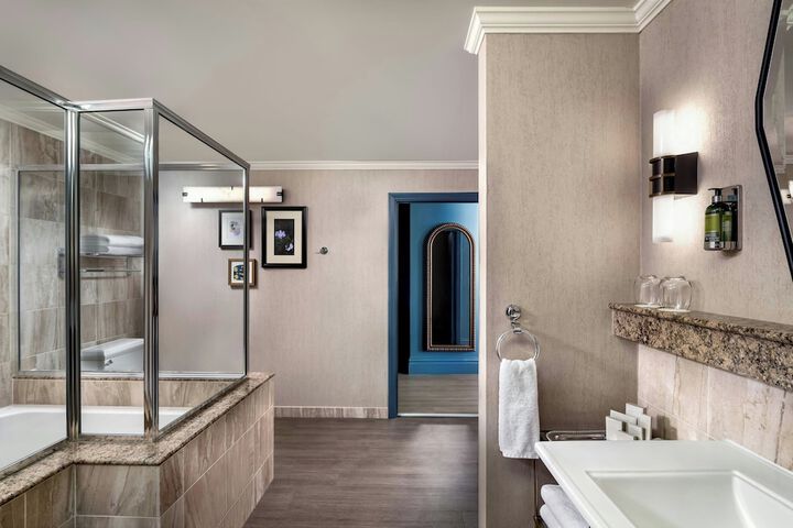 The Louie a Davenport Hotel, Autograph Collection
