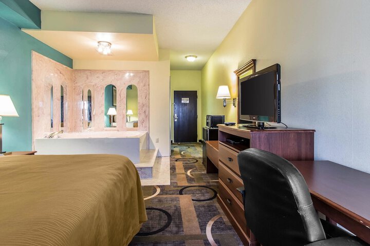 Quality Inn & Suites Memphis East