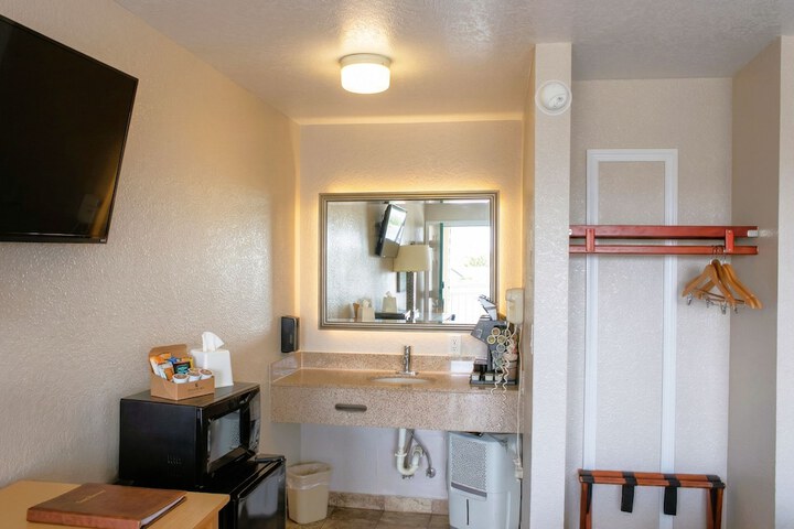 Seahorse Inn and Cottages