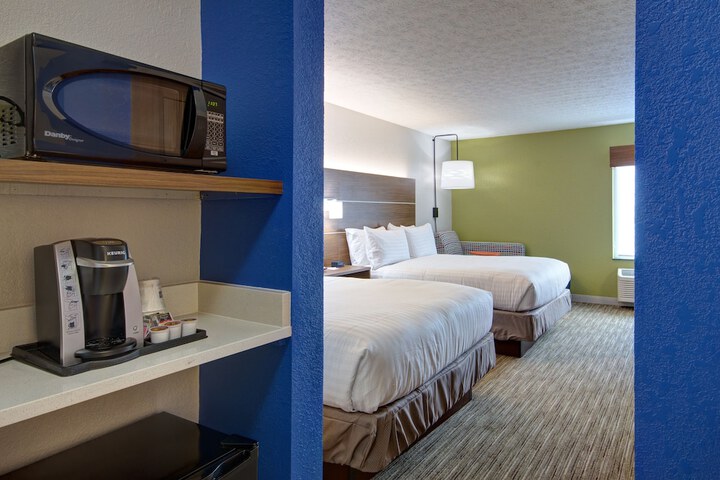 Room 7 of 28