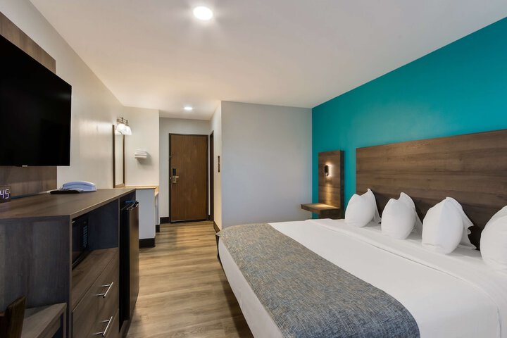 Room 12 of 30