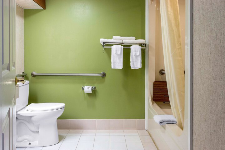 Room 52 of 59