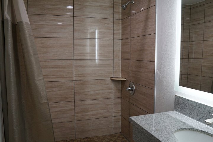 Room 32 of 35