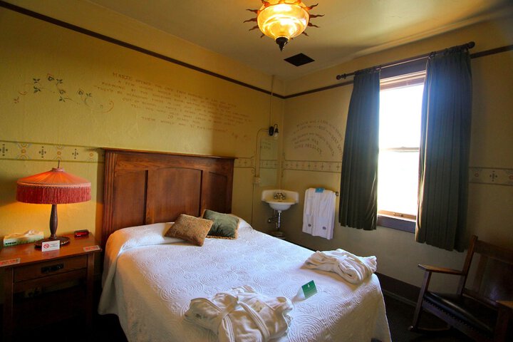 Room 10 of 35