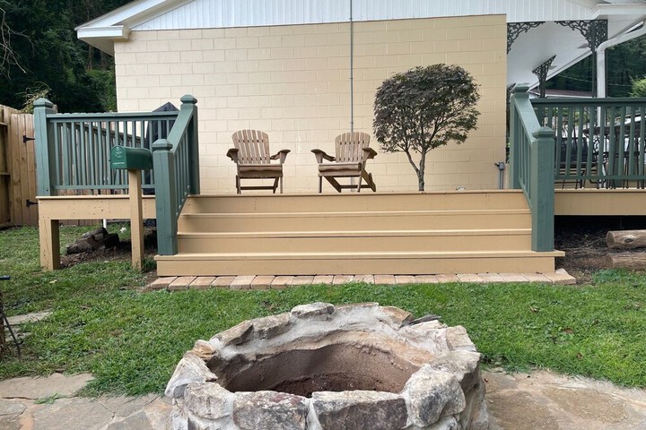Mountain Aire Cottages Inn & Glamping