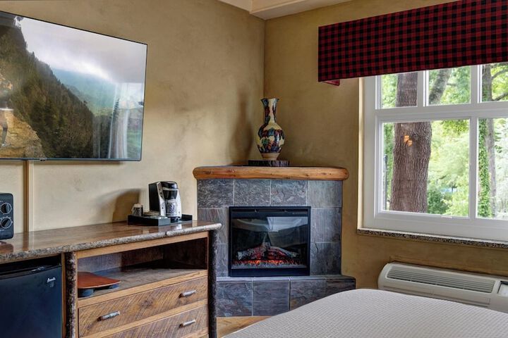 Room 9 of 20