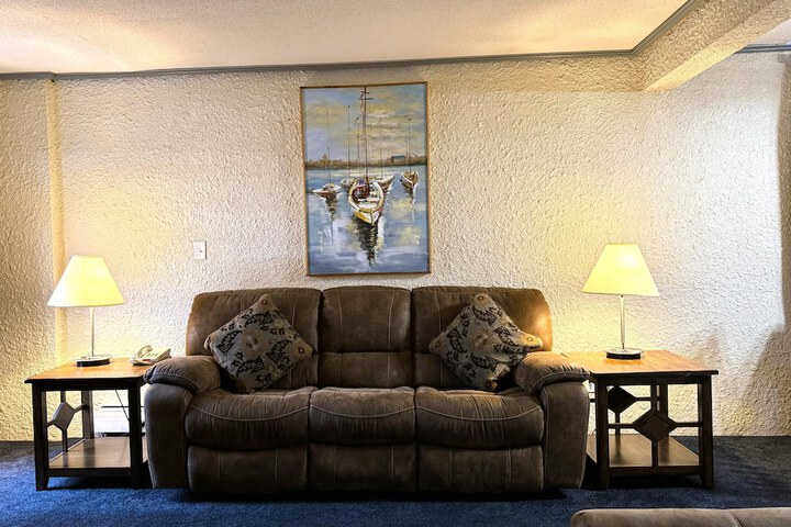 Room 45 of 77