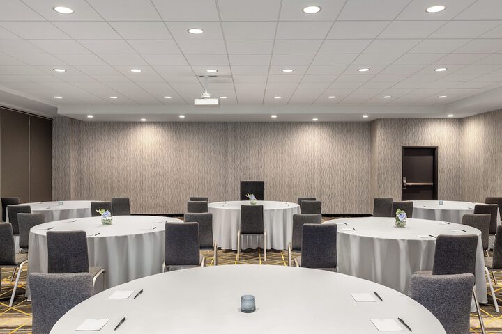 Holiday Inn & Suites Detroit - Troy by IHG