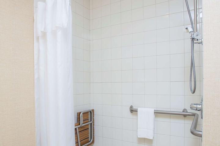 Room 10 of 29