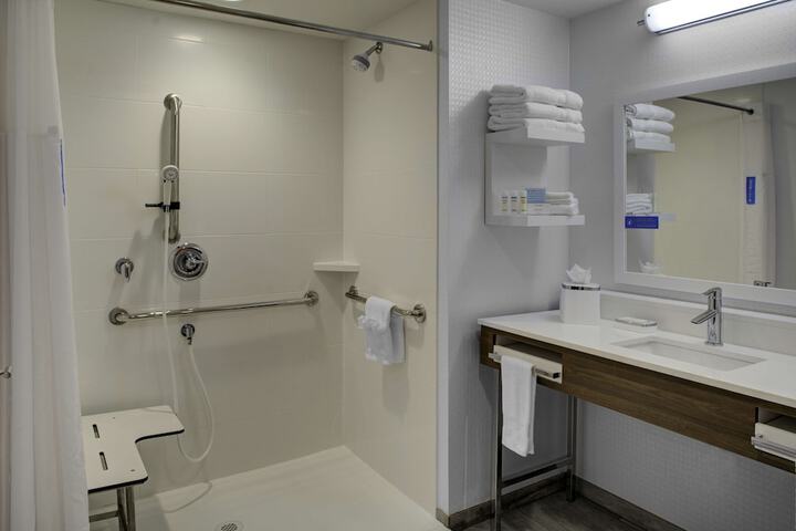 Room 12 of 27