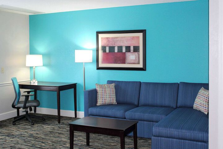 Room 13 of 32