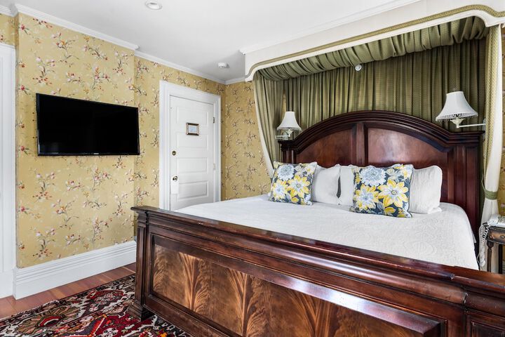 Room 32 of 123