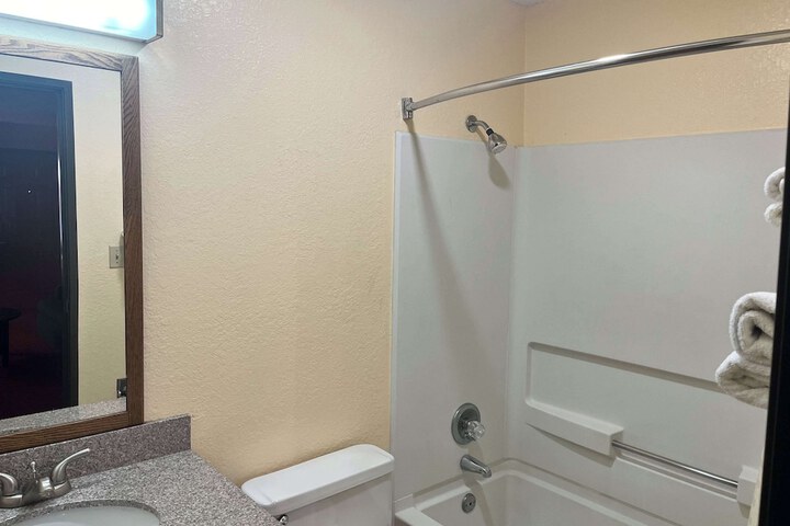 Room 16 of 32