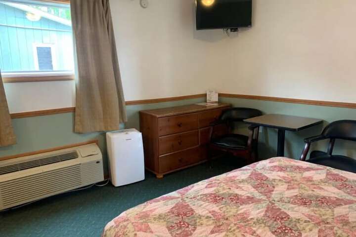 Room 7 of 10