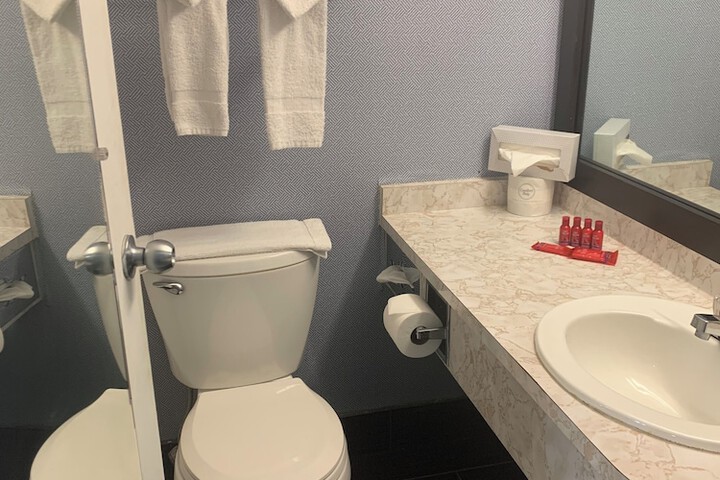 Room 7 of 33
