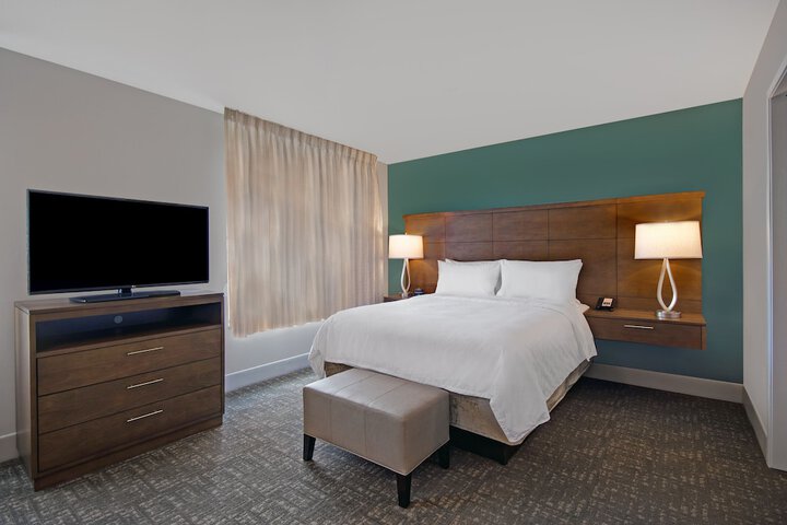Room 27 of 51