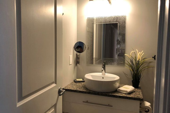 Room 32 of 74