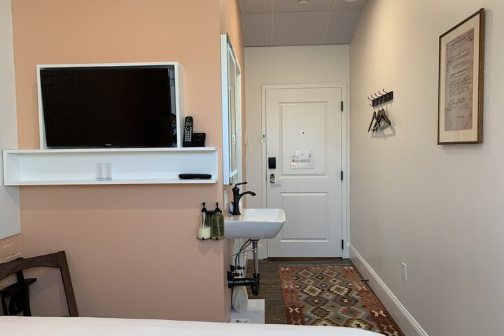 Room 18 of 21