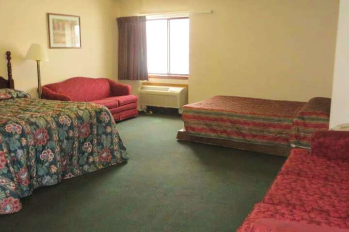 Voyageur Inn and Conference Center