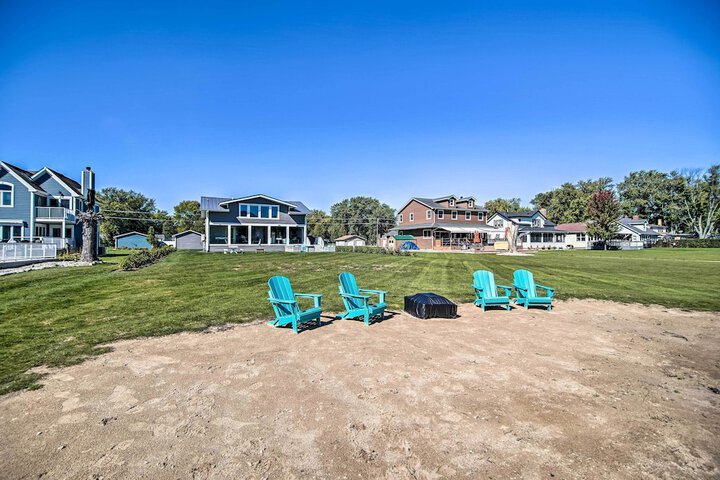 Home on Fox River: Modern Decor Style!