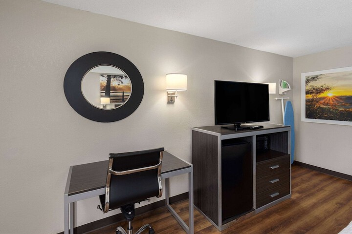 Room 12 of 28