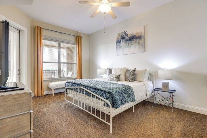 Lake LBJ Condo w / Private Balcony Lake Views