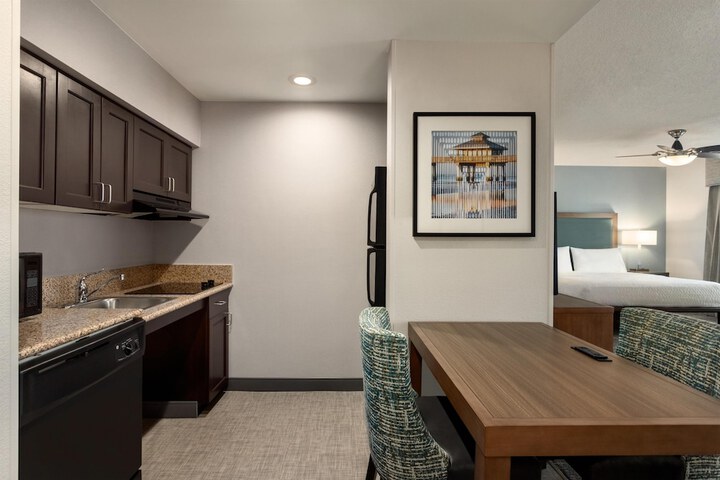 Homewood Suites by Hilton Fort Myers Airport / FGCU