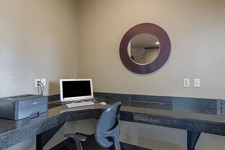 Business Center 37 of 38