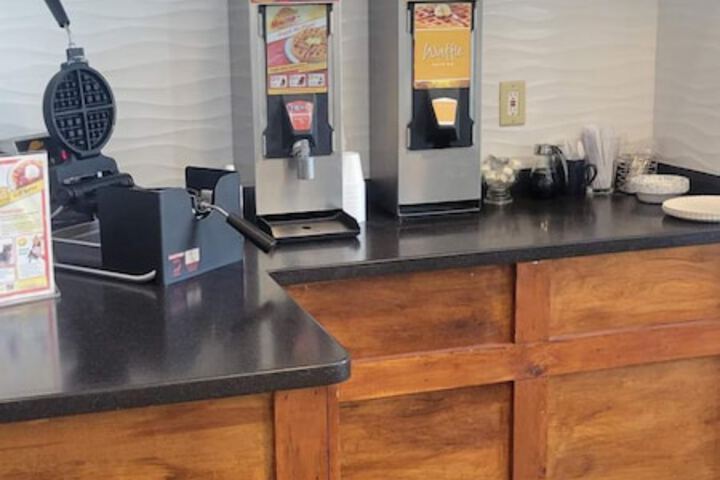 The Royal Inn & Suites