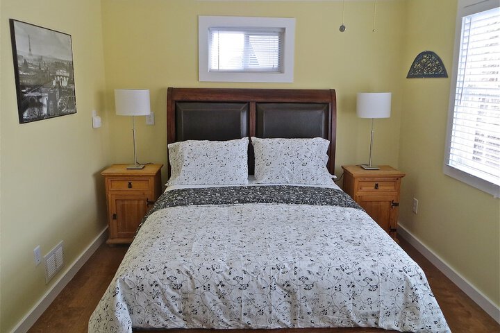 Room 11 of 18