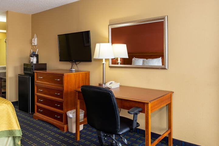 Room 13 of 21