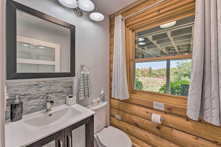 Cozy Wisconsin Studio 11 Mi to Lake Geneva!