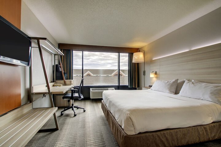 Room 16 of 38