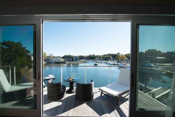 The Boathouse Waterfront Hotel & Marina