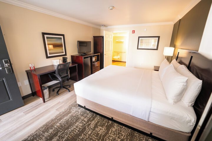 Room 25 of 76