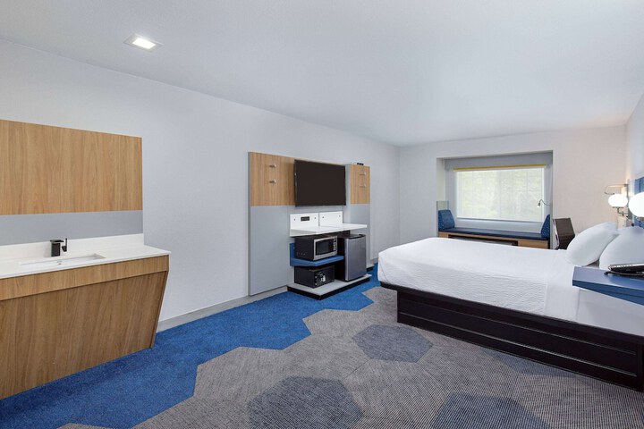 Room 11 of 25