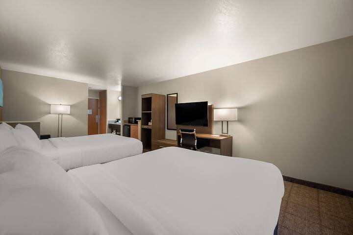 Room 32 of 38