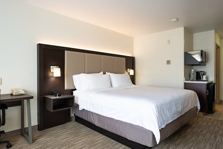 Room 35 of 63