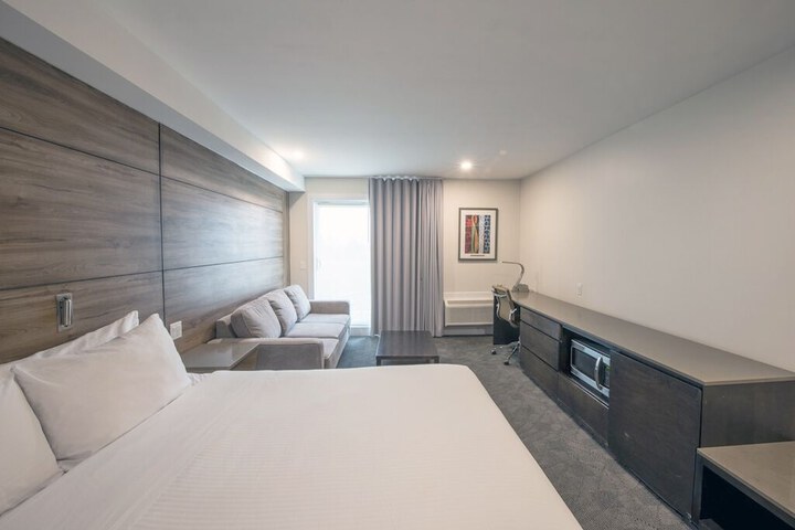 Room 43 of 62